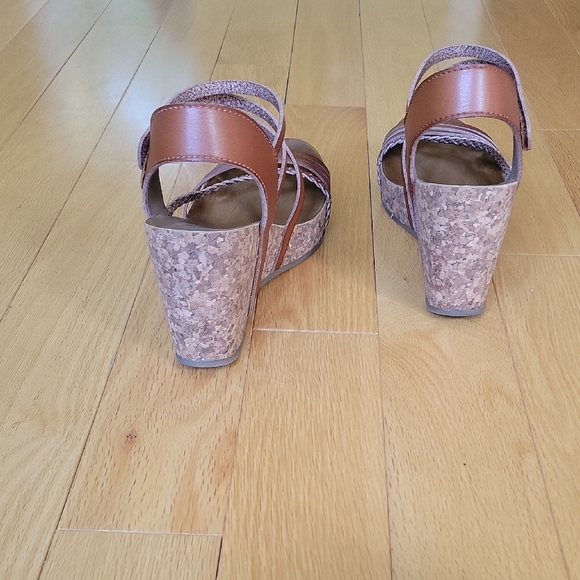 Elegant Tan Strappy Wedge Sandals - Picture 3 of 5